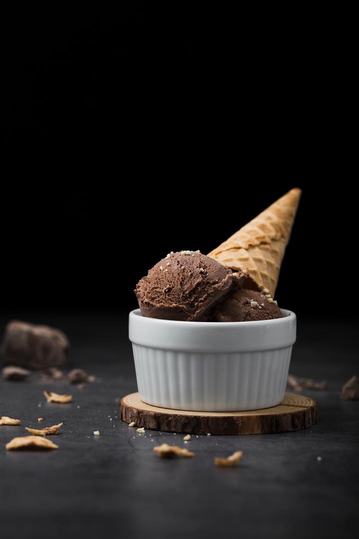 bowl-served-with-chocolate-ice-cream-scoops-cone (Large)