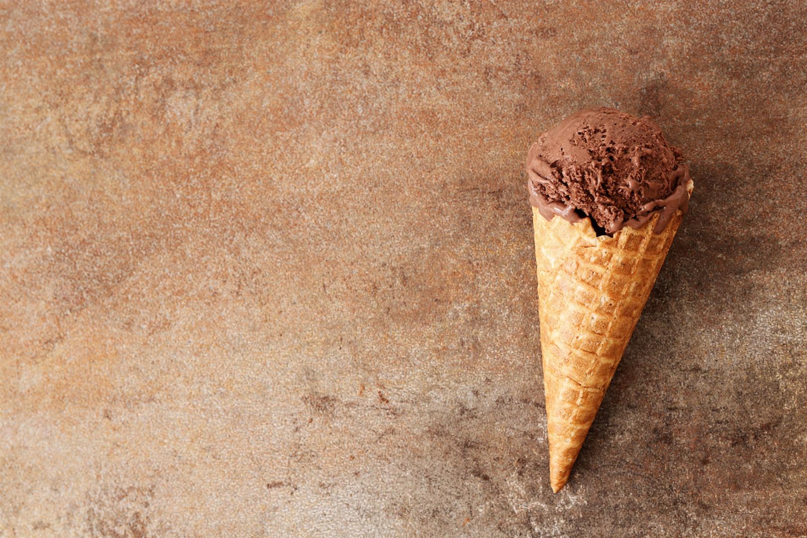 waffle-cone-with-chocolate-icecream (Large)
