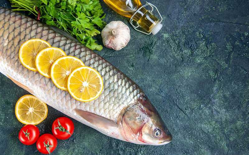 Fish-with-lemons-on-table-with-condiments