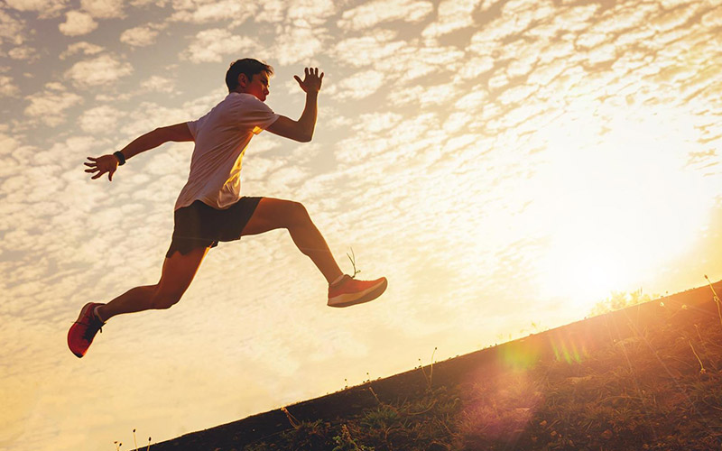 silhouette-young-runner-jumping-gap-sunset